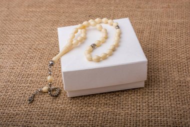 Belirli renk boncuk dua