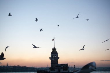 Uzak mesafedeki Ayasofya ve Mavi Cami 'nin olduğu Bakire Kulesi' nden akşam görüntüsü.