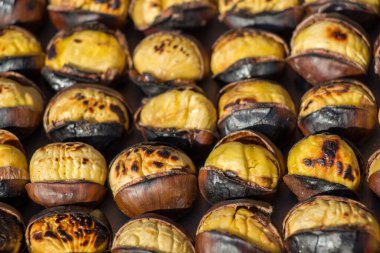 Çiğ tatlı kestane satılık.