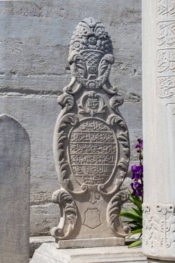 İstanbul 'da Osmanlı zamanından kalma eski bir mezar taşı