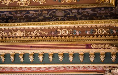 Osmanlı zamanının çiçek desenli örneği