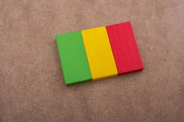 Kahverengi arka planda tahta bloklar