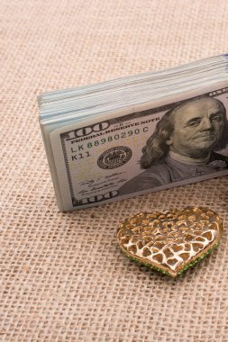 Banknot paket bizden dolar ve bir düğün araba