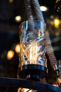 Dekoratif stil filament ampulleri görünürde