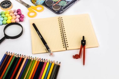 Kalem, kurşun kalem, defter ve diğer Office nesneleri