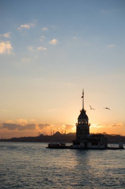 Uzak mesafedeki Ayasofya ve Mavi Cami 'nin olduğu Bakire Kulesi' nden akşam görüntüsü.