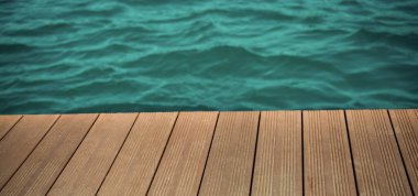 Su ve ahşap dokusu arka plan olarak kullanışlı