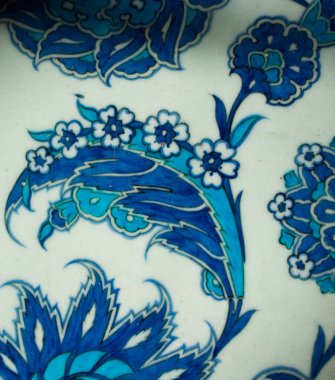 Eski Osmanlı zaman el yapımı Türk çini çiçek desenleri ile