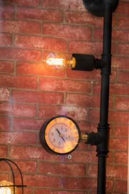 Dekoratif stil filament ampulleri görünürde