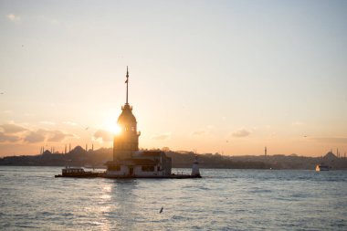 Uzak mesafedeki Ayasofya ve Mavi Cami 'nin olduğu Bakire Kulesi' nden akşam görüntüsü.