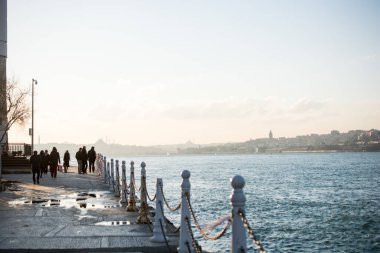 Uzak mesafedeki Ayasofya ve Mavi Cami 'nin olduğu Bakire Kulesi' nden akşam görüntüsü.