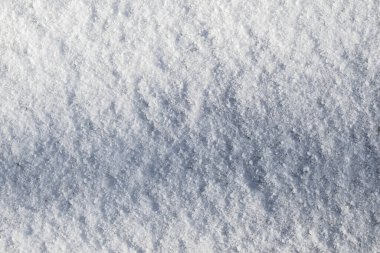 Kar arka planı çoğunlukla beyaz renkte