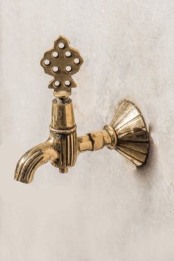 Türk Osmanlı tarzı antik çeşme su dokunun görünümünde