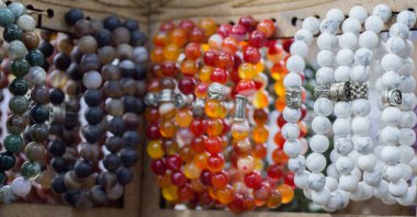 Çeşitli renkte tespih seti