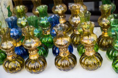 Retro tarzı fenerler metalden yapılmış eski ayarla