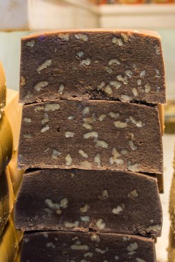 Geleneksel Doğu Halvah tahini susam ezmesinden yapılan tatlı bir karışım.