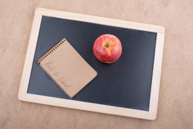 Okul harflerinin olduğu defter.