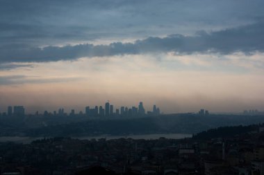 İstanbul 'da akşam bulutları