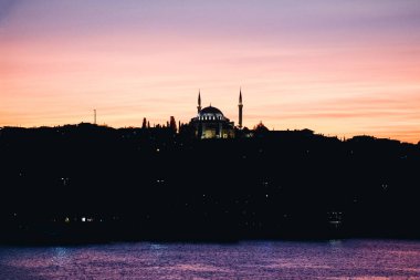 İstanbul 'daki Osmanlı tarzı caminin dış görünüşü