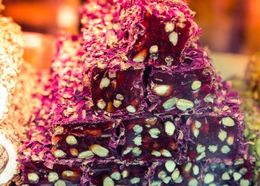 Bir sürü geleneksel Türk Lokum şekeri.