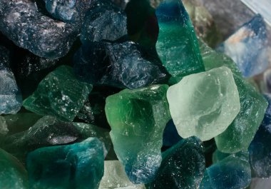 Florit yeşil kristal, yeşilin tonları, magent