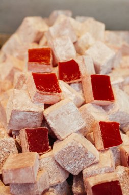 Bir sürü geleneksel Türk Lokum şekeri.