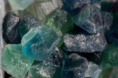 Florit yeşil kristal, yeşilin tonları, magent