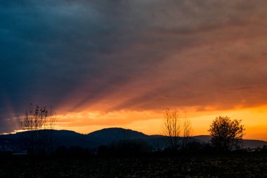 Kırsal ve kırsal alanlarda gün batımı