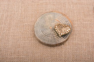 Kalp şeklinde renkli dekoratif nesneler