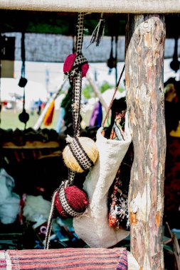 Renkli yün iplikler görünümde