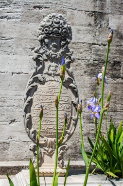 İstanbul 'da Osmanlı zamanından kalma eski bir mezar taşı