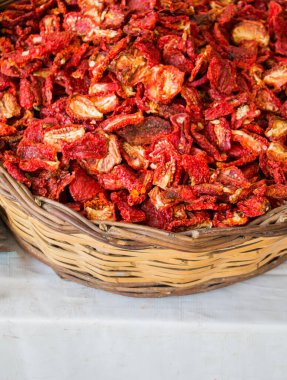 Kuru kırmızı biber Pazar kürsüye bulundu