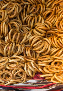 Türk maymunu / simitleri susuz gösteriyor