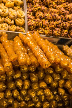 Türk tarzı kurutulmuş meyve hamuru atıştırmalık olarak