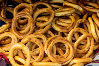 Türk maymunu / simitleri susuz gösteriyor