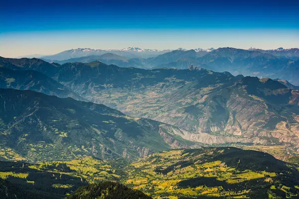 Türkiye 'nin Artvin dağlarındaki dağların manzarası