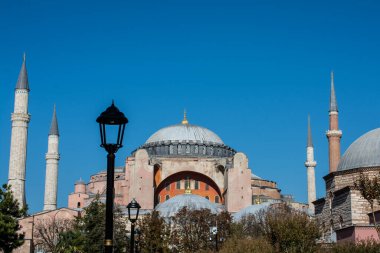 Ayasofya, Bizans mimarisinin dünyaca ünlü anıtı.