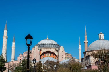 Ayasofya, Bizans mimarisinin dünyaca ünlü anıtı.