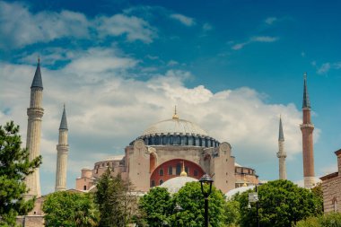 Ayasofya, Bizans mimarisinin dünyaca ünlü anıtı.