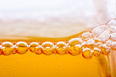 Sıvı haldeki oksijen kabarcıkları makro doğal arkaplan olarak su altında