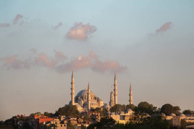 İstanbul 'daki Osmanlı tarzı caminin dış görünüşü
