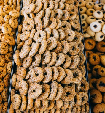 Atıştırmalık olarak taze yapılmış Türk tarzı kurabiyeler