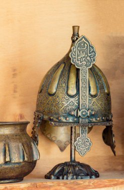 Türk Osmanlı İmparatorluğunun Savaşçılarının Dekoratif Metal Kaskları