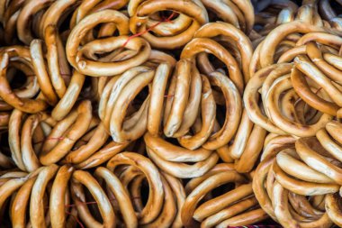 Türk maymunu / simitleri susuz gösteriyor