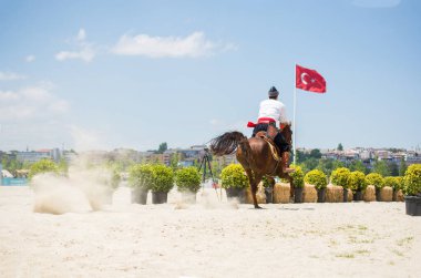 Türk erkeği ve binicisi etnik kıyafet örnekleri