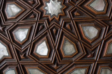 Osmanlı sanatı İnci kaküllerin Anası örneğidir