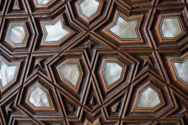 Osmanlı sanatı İnci kaküllerin Anası örneğidir