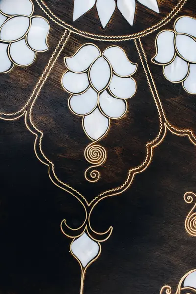 Osmanlı sanatı İnci kaküllerin Anası örneğidir