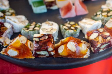 Geleneksel Türk Lokum şekeri ile kaplanmış yumuşak şekerler