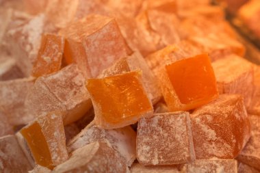 Bir sürü geleneksel Türk Lokum şekeri.